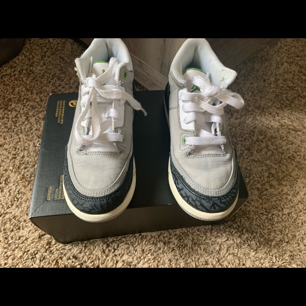 Boys retro Jordan
